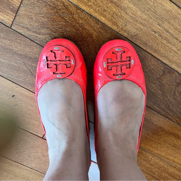 Tory Burch Reva Patent Leather Flats in Barbie Hot Pink / Bougainvillea Size 8 - Picture 7 of 7